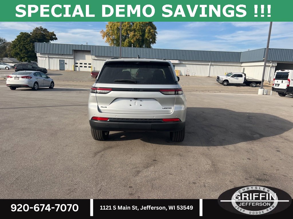 New 2025 Jeep Grand Cherokee Limited w/ Luxury Tech Group II image 13