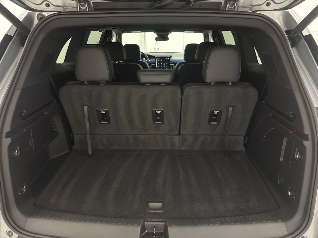 Used 2025 GMC Acadia AT4 w/ LPO, Floor Liner Package AWD/4WD image 6