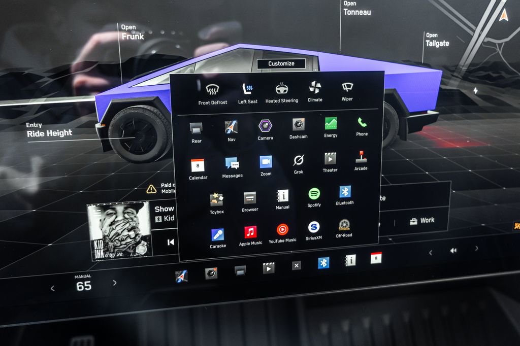 Used 2025 Tesla Cybertruck AWD Crew Cab image 18