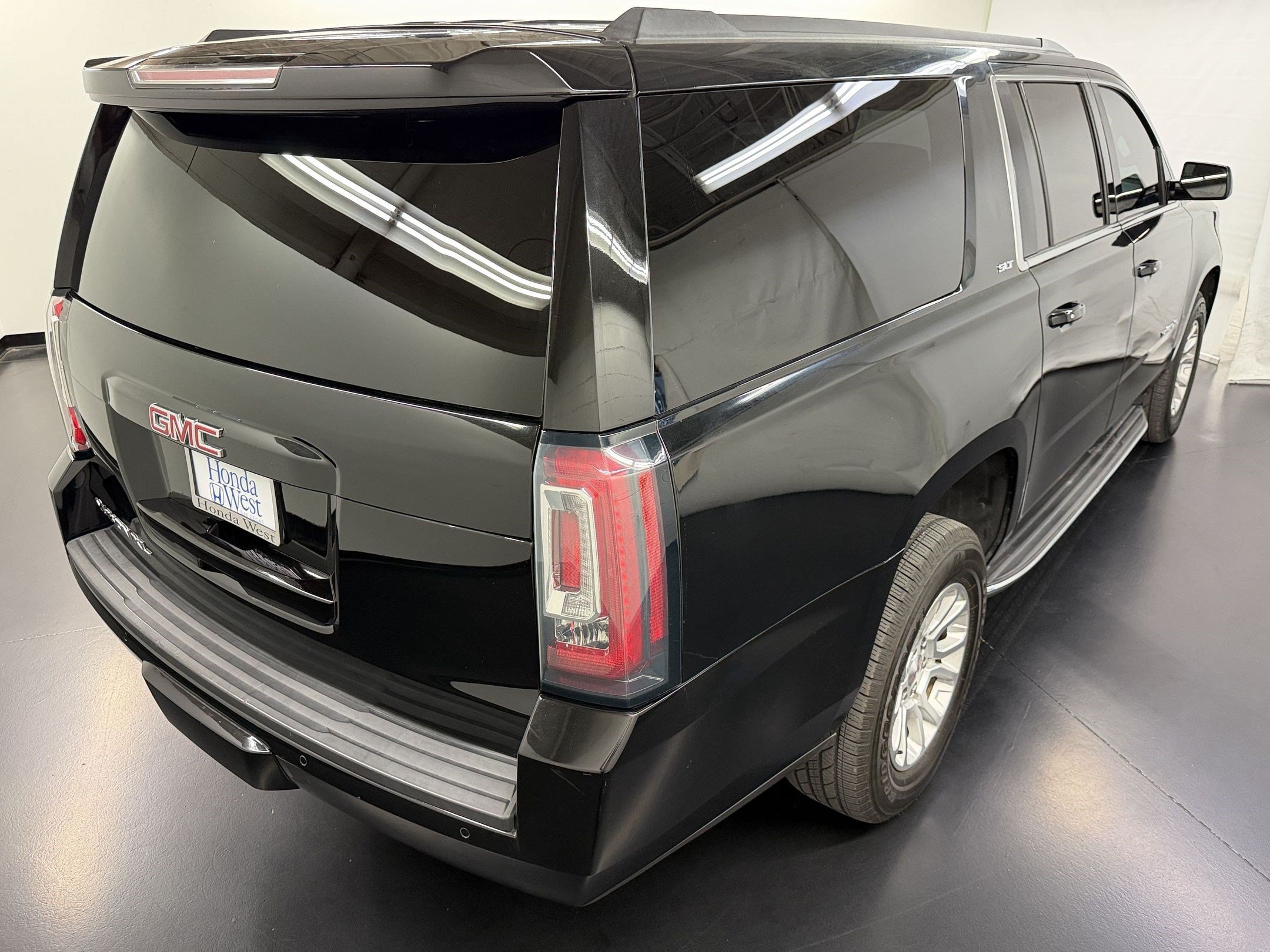 Used 2018 GMC Yukon XL SLT w/ Open Road Package AWD/4WD image 9