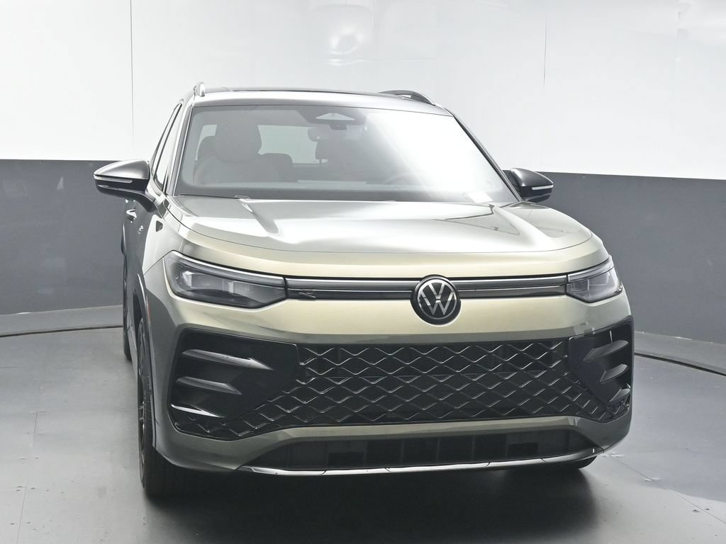 New 2026 Volkswagen Tiguan SE R-Line FWD image 3