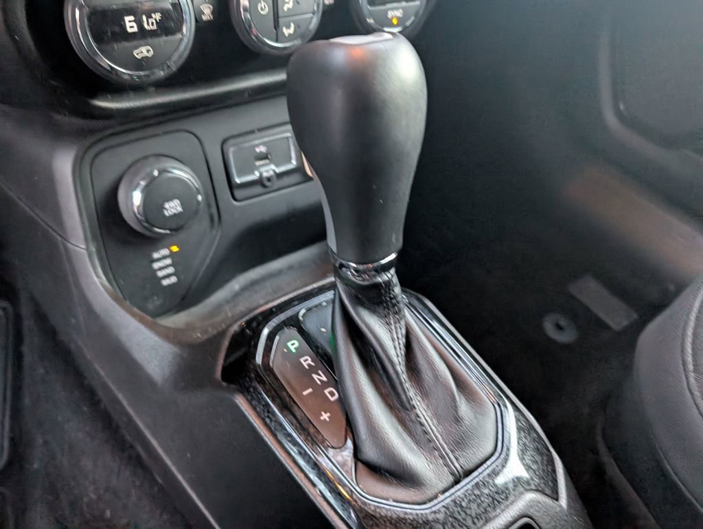 Used 2016 Jeep Renegade Latitude image 22