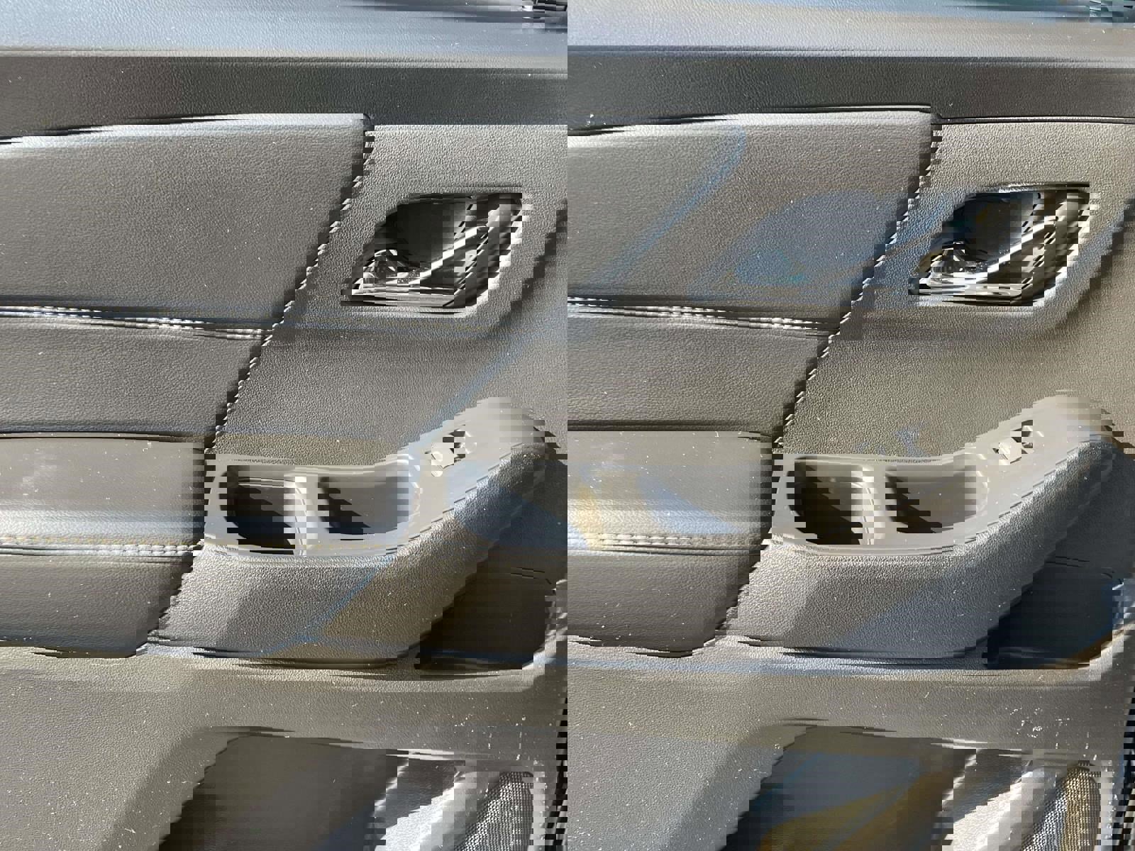 Used 2021 Chevrolet Traverse LS FWD image 19