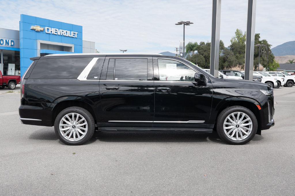 Used 2023 Cadillac Escalade ESV Luxury RWD image 3