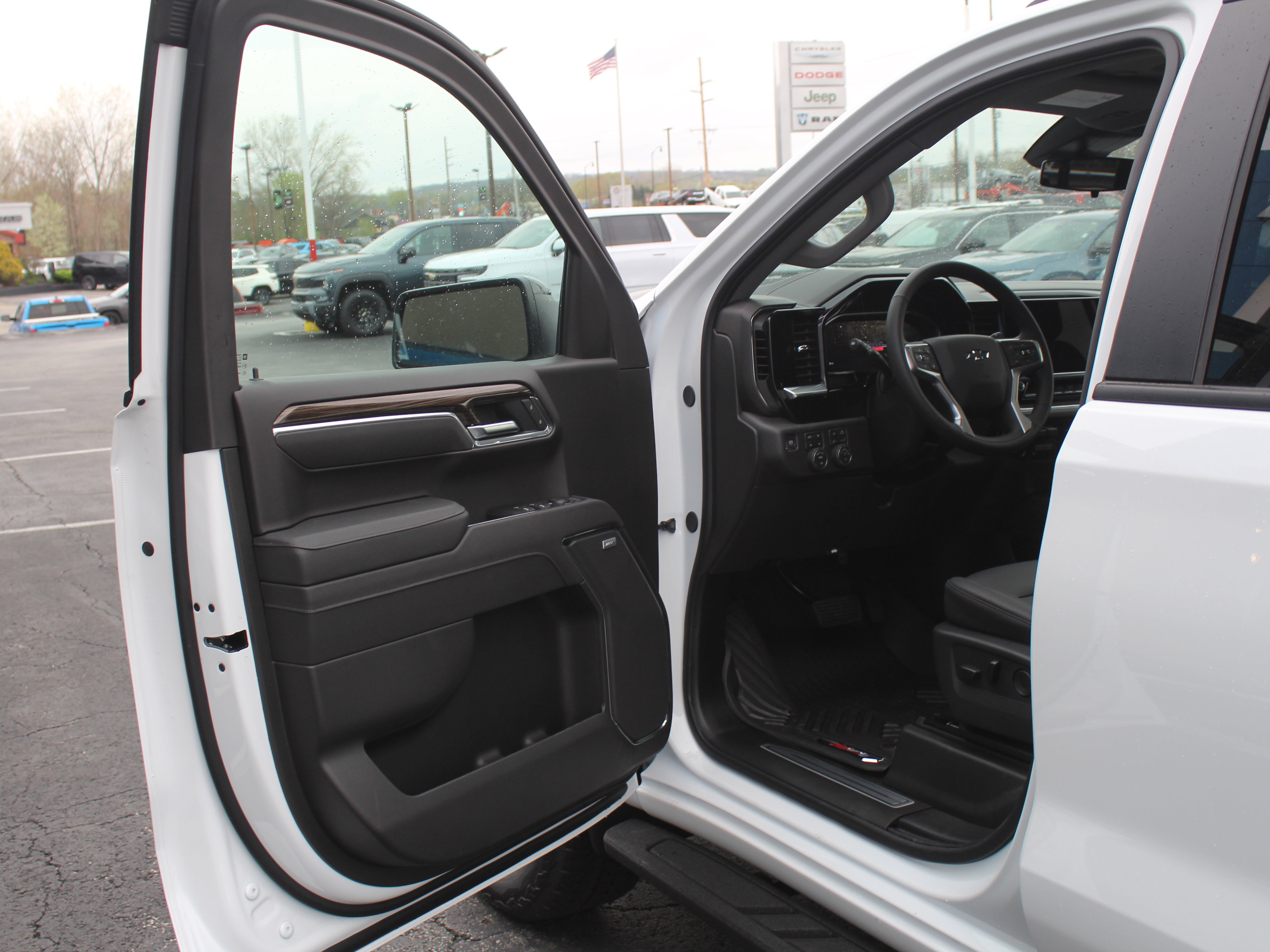 New 2026 Chevrolet Silverado 1500 LT Trail Boss w/ LT Trail Boss Premium Package AWD/4WD image 8
