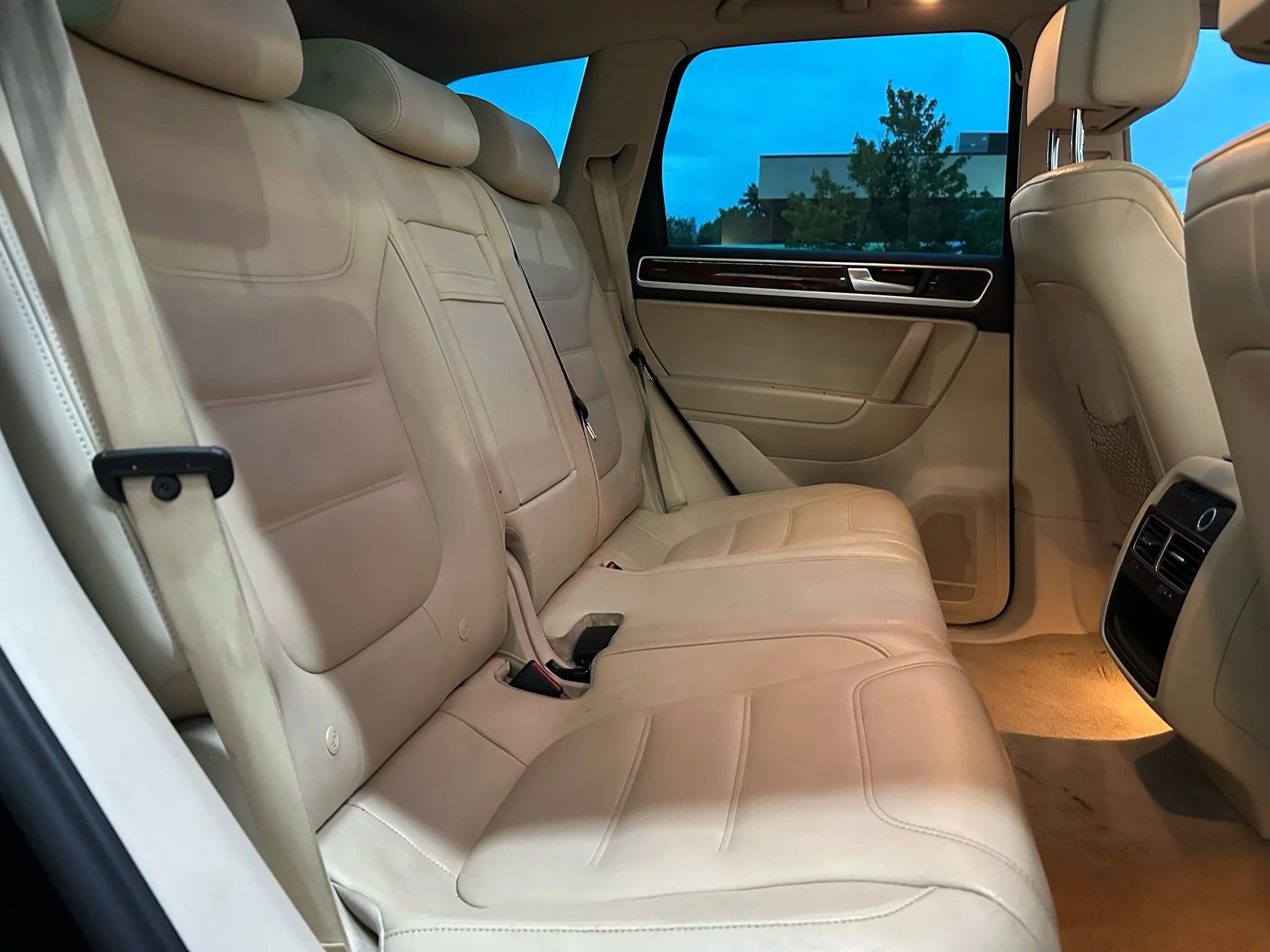 Used 2012 Volkswagen Touareg TDI image 14