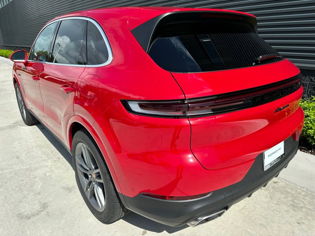 Used 2025 Porsche Cayenne E-Hybrid image 3
