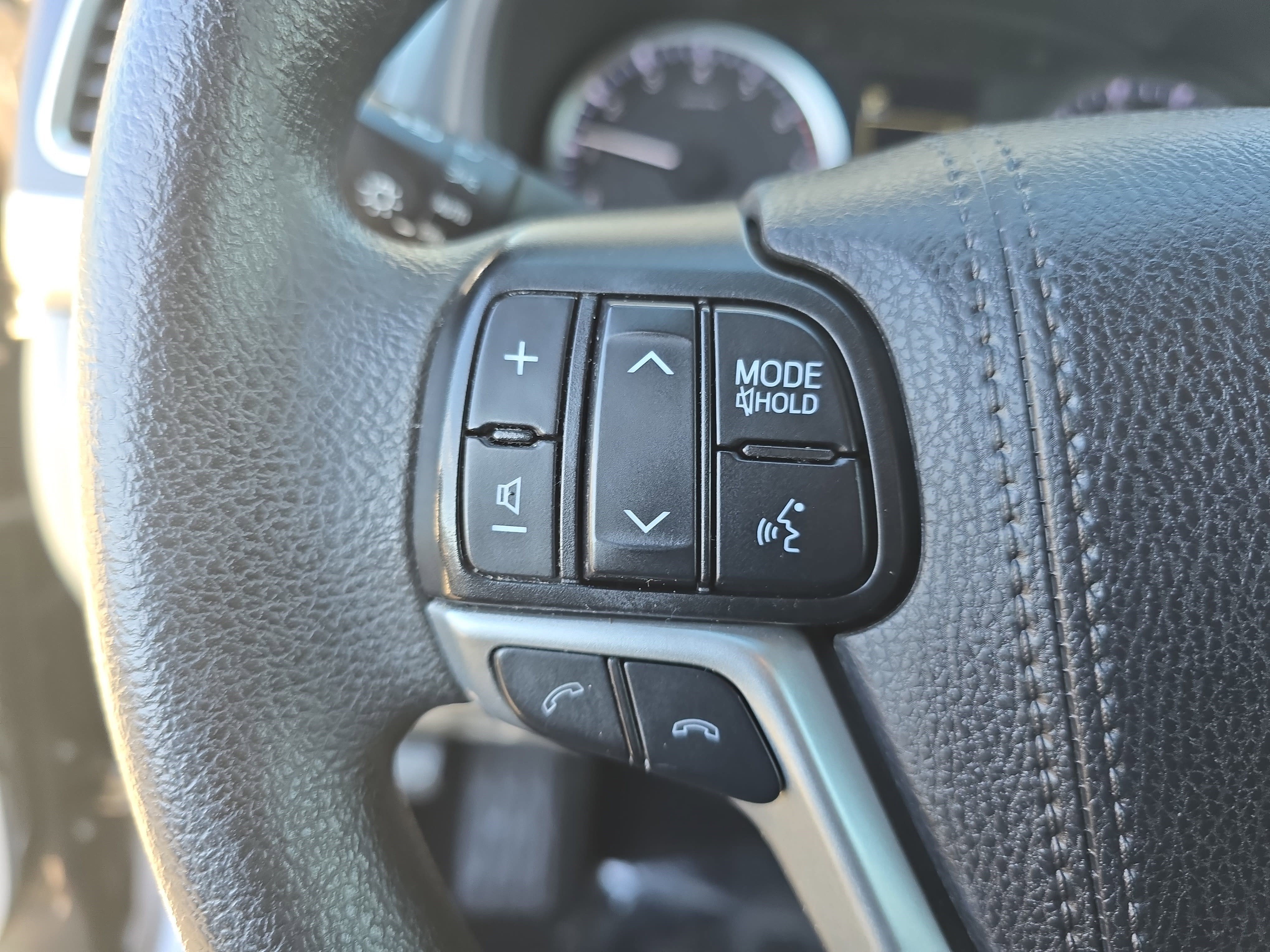 Used 2019 Toyota Highlander LE image 16