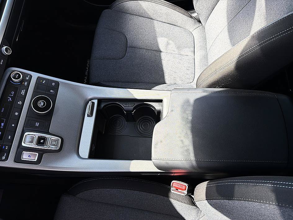Used 2025 Hyundai Palisade SE FWD image 17