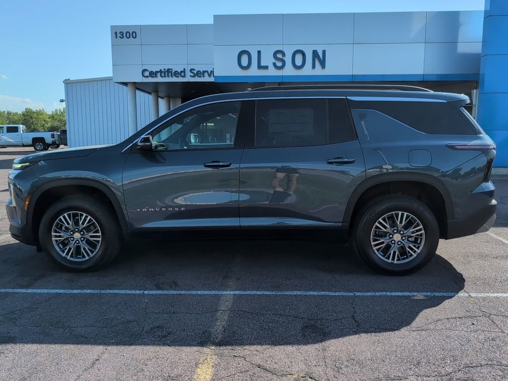 New 2026 Chevrolet Traverse LT image 2
