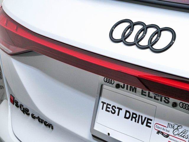New 2027 Audi SQ6 e-tron Premium Plus AWD/4WD image 38