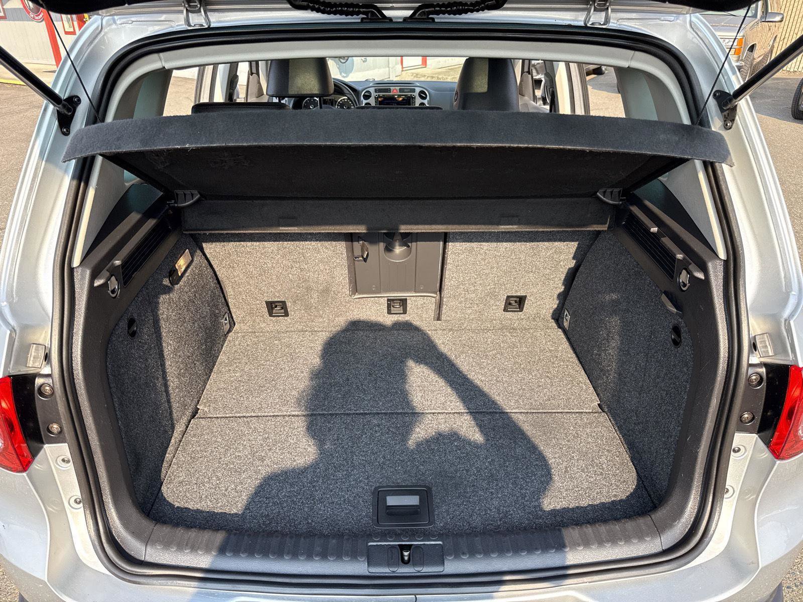 Used 2011 Volkswagen Tiguan SE image 18