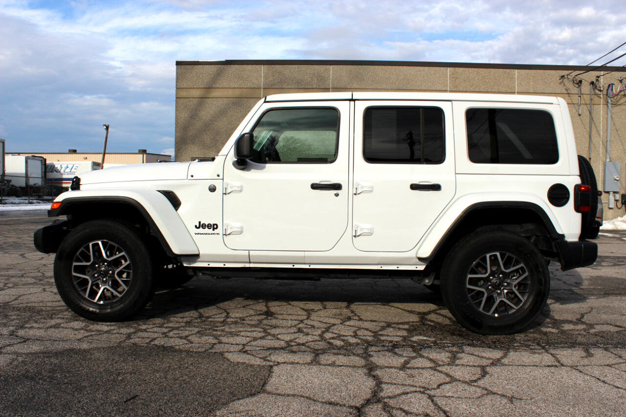 Used 2025 Jeep Wrangler Sahara image 4