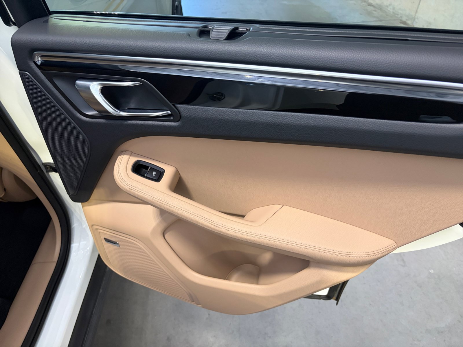 Certified 2026 Porsche Macan AWD/4WD image 26