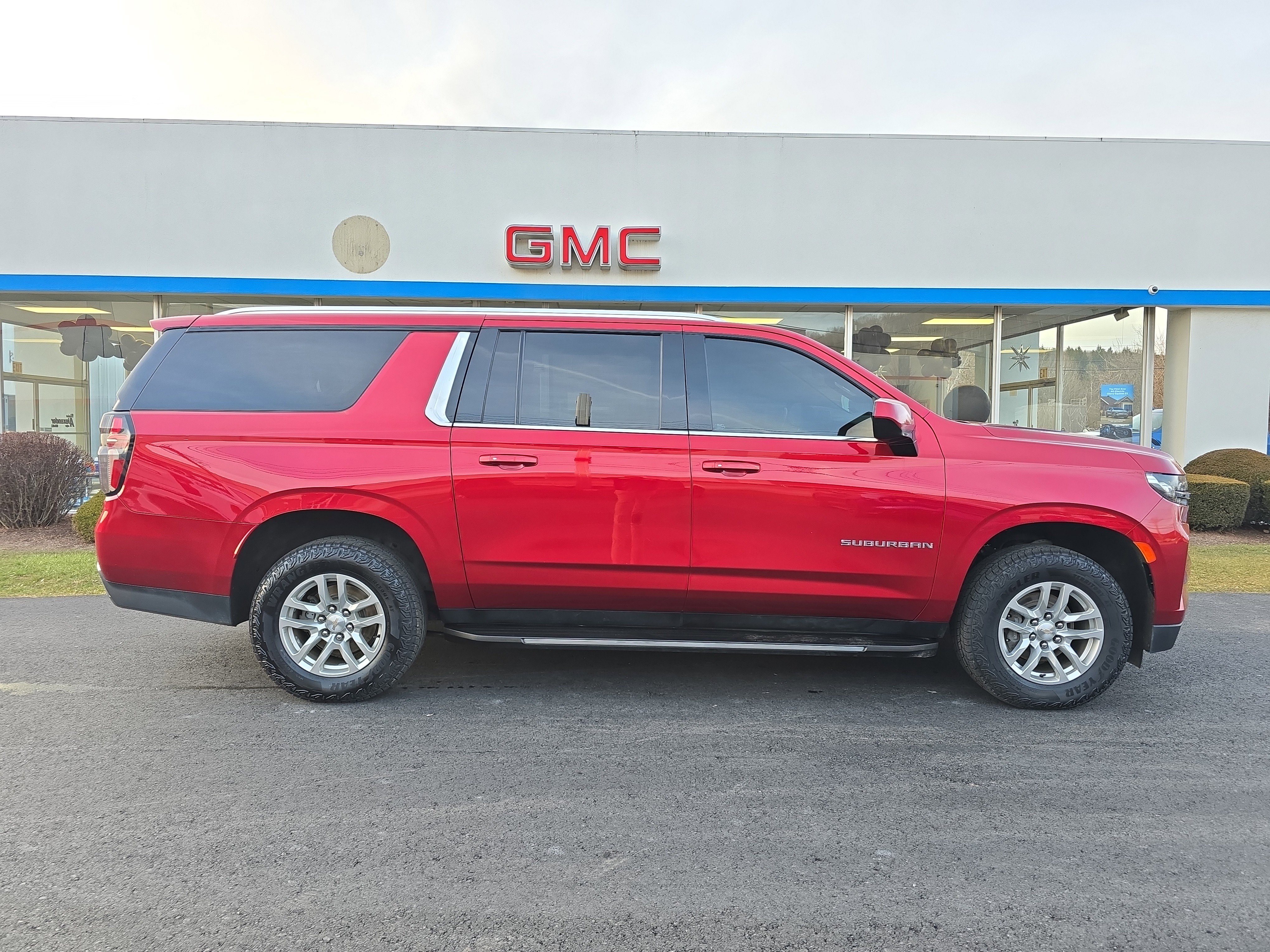 Used 2022 Chevrolet Suburban LS video 2