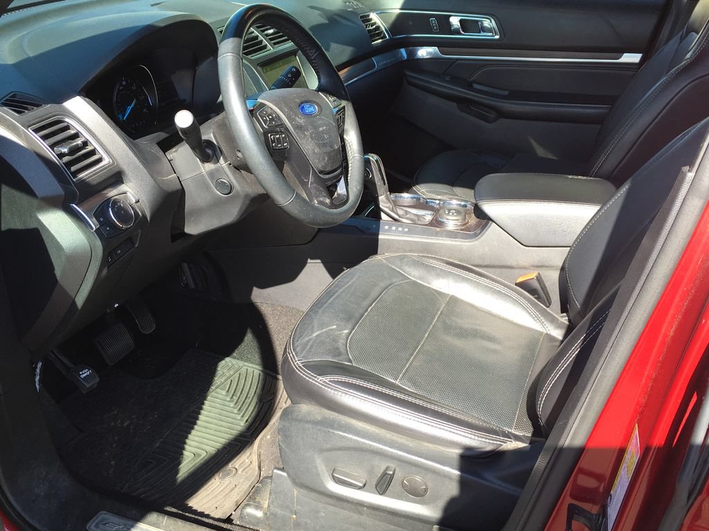 Used 2019 Ford Explorer Limited w/ Class III Trailer Tow Package AWD/4WD image 4