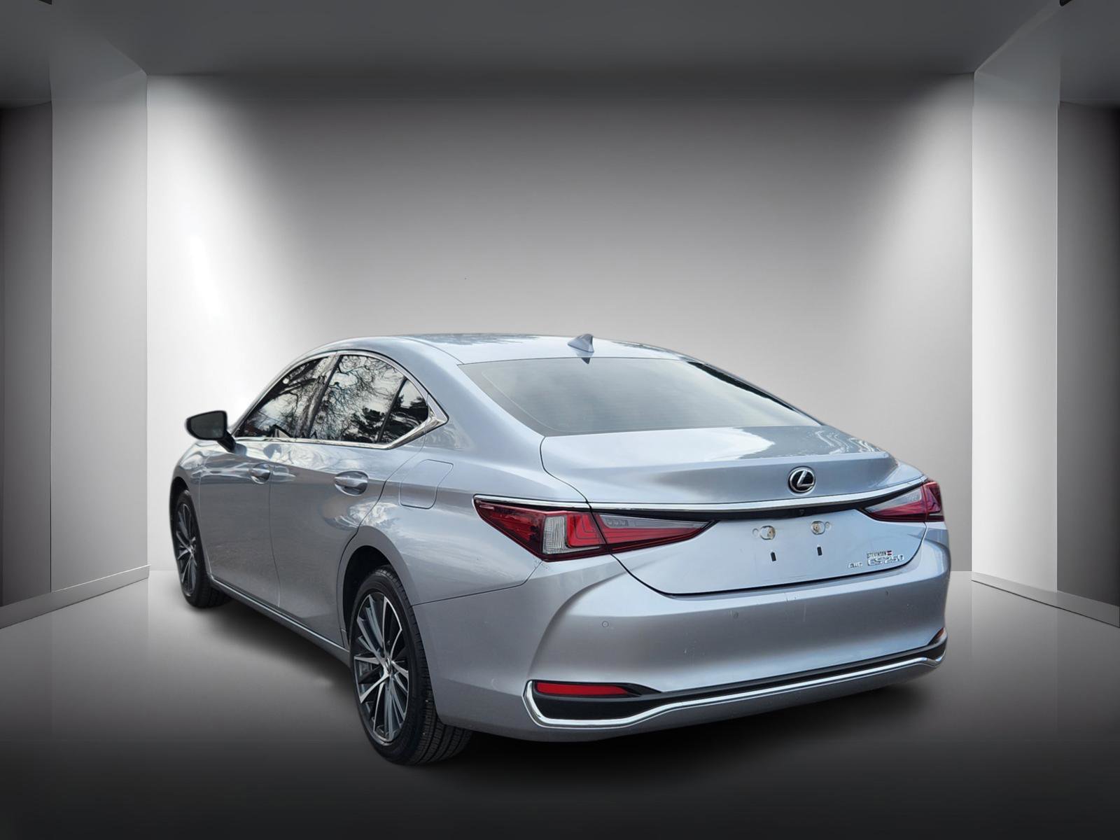 Used 2023 Lexus ES 250 w/ Premium Package image 3