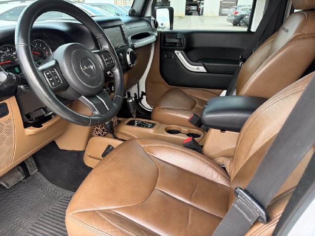 Used 2014 Jeep Wrangler Unlimited Rubicon w/ Connectivity Group AWD/4WD image 18