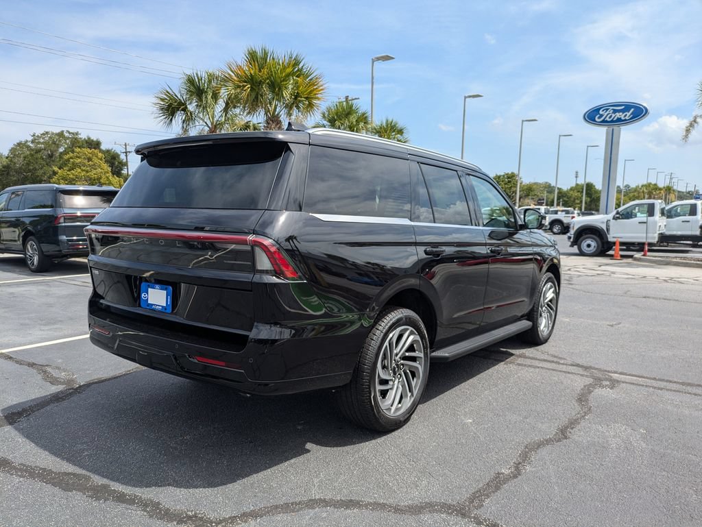 New 2027 Lincoln Navigator Premiere RWD image 4