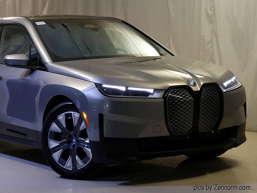 Certified 2025 BMW iX xDrive50 w/ Premium Package AWD/4WD image 2