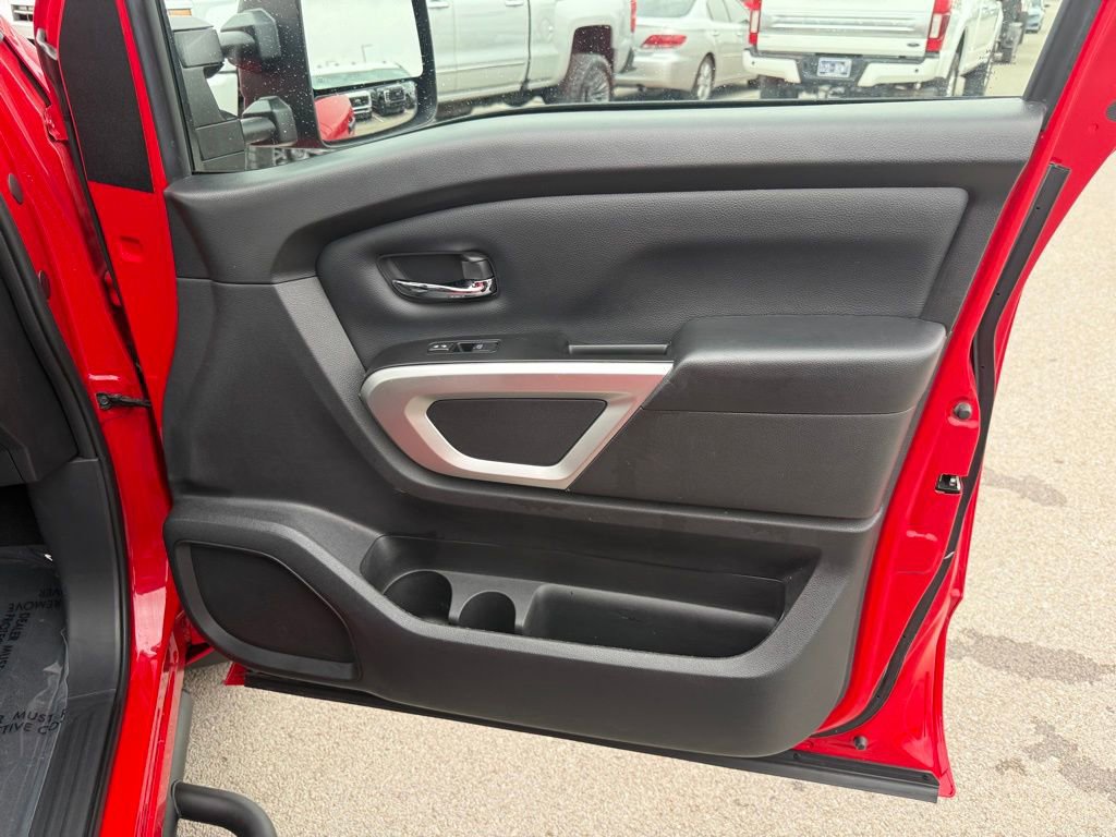 Used 2024 Nissan Titan SV w/ SV Convenience Package image 19