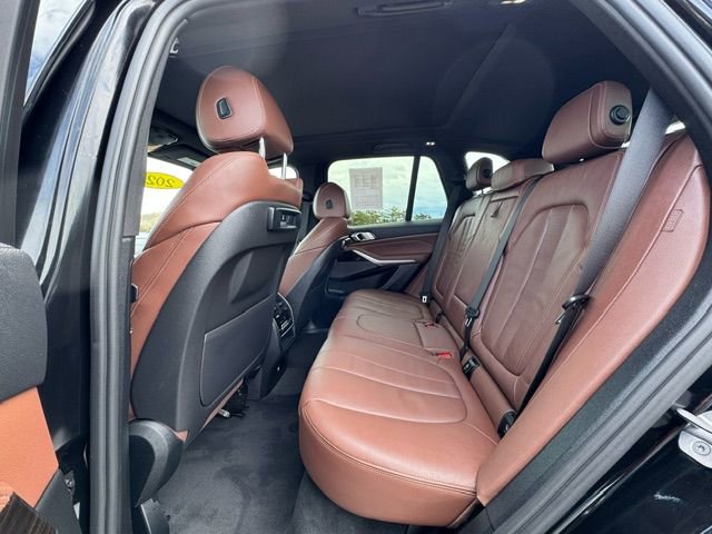 Used 2021 BMW X5 xDrive40i w/ Premium Package AWD/4WD image 17