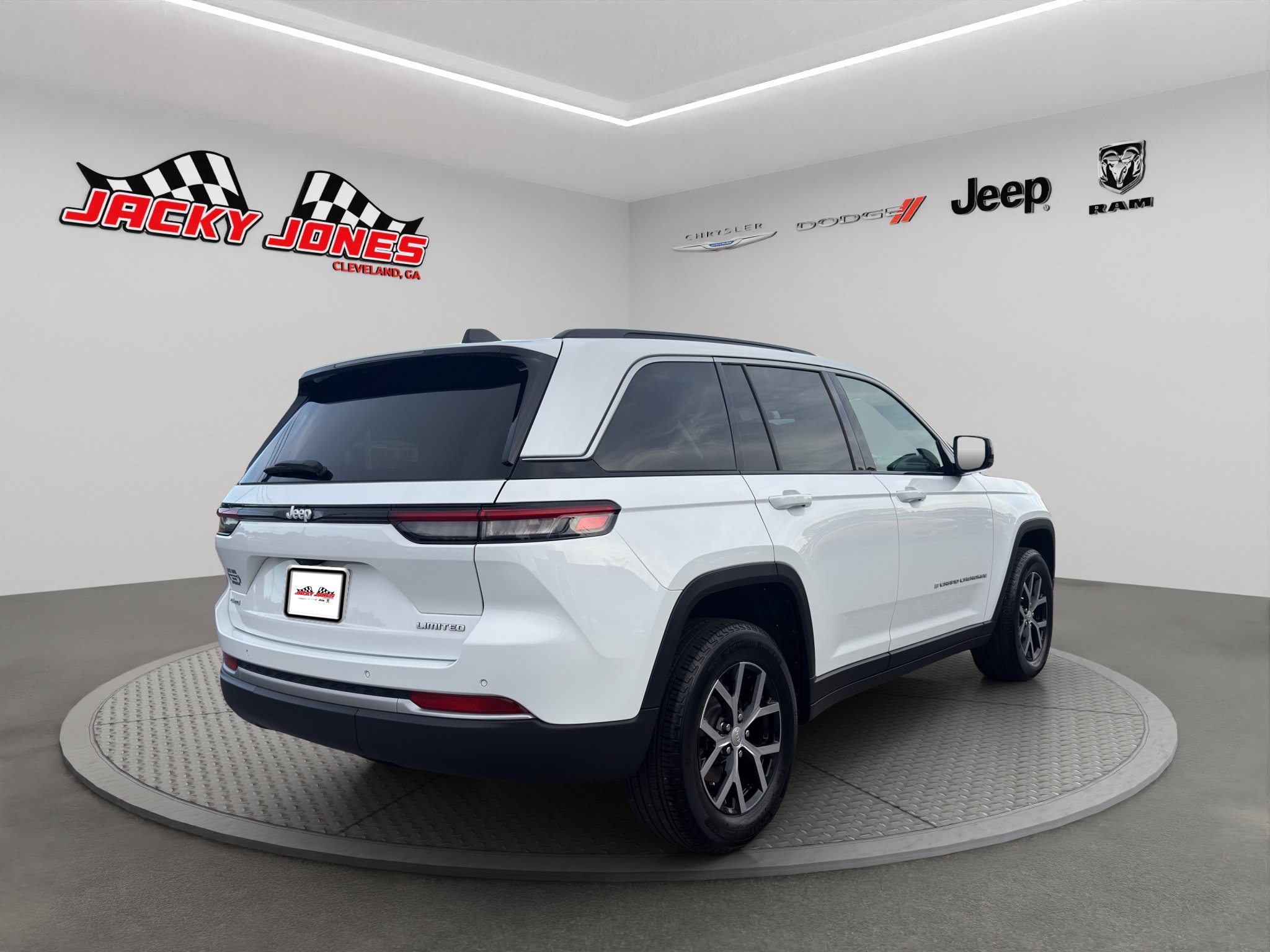 Used 2026 Jeep Grand Cherokee Limited AWD/4WD image 10
