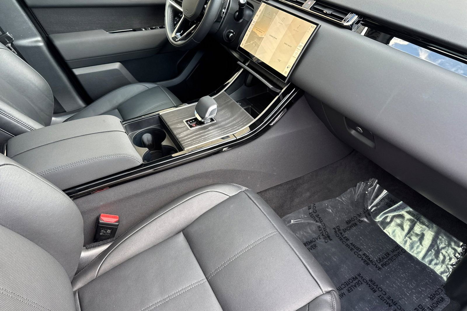 Used 2025 Land Rover Range Rover Velar Dynamic SE image 17