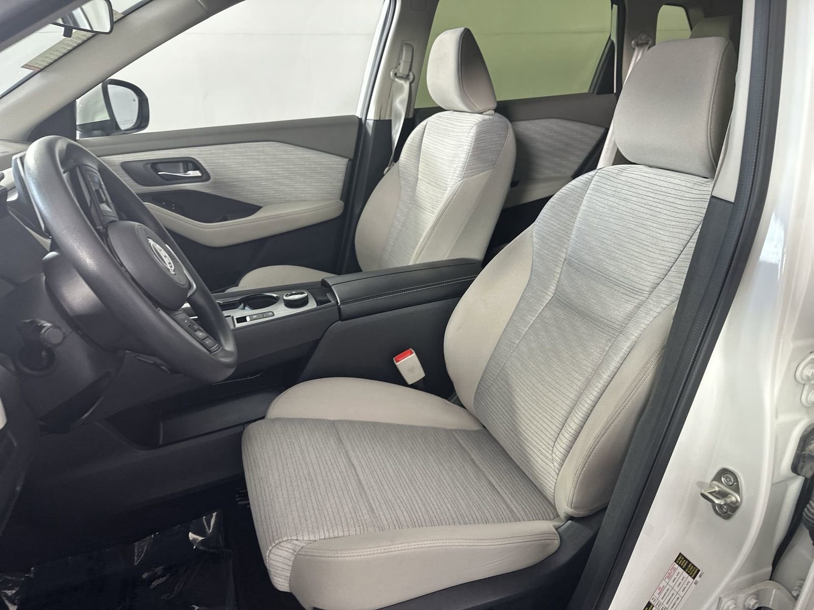 Used 2023 Nissan Rogue SV image 15