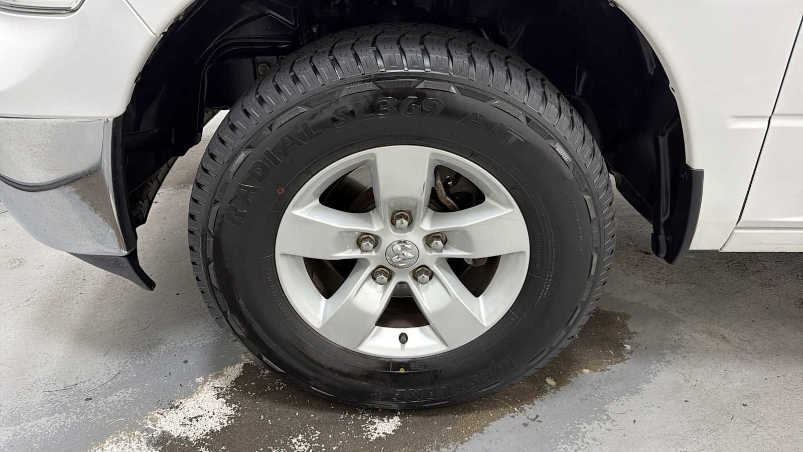 Used 2019 RAM 1500 Classic SLT AWD/4WD image 10
