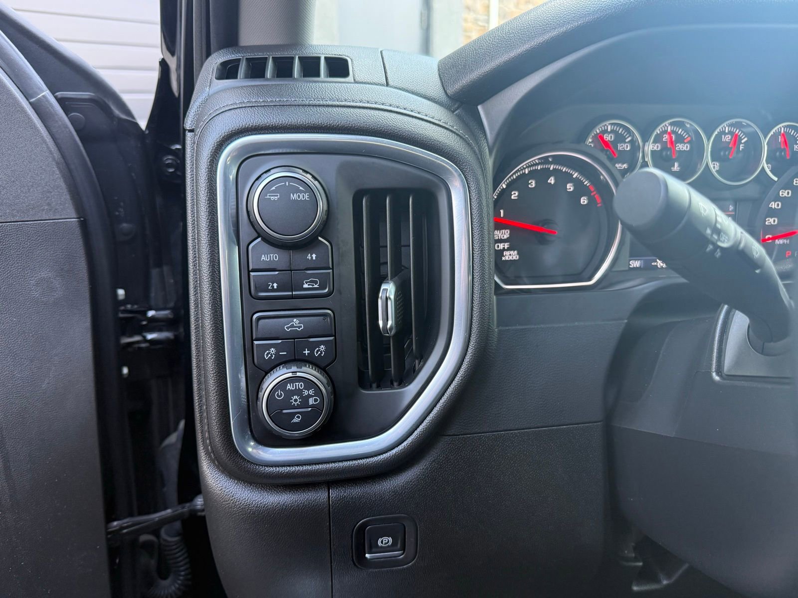 Used 2020 Chevrolet Silverado 1500 LT w/ True North Edition image 13