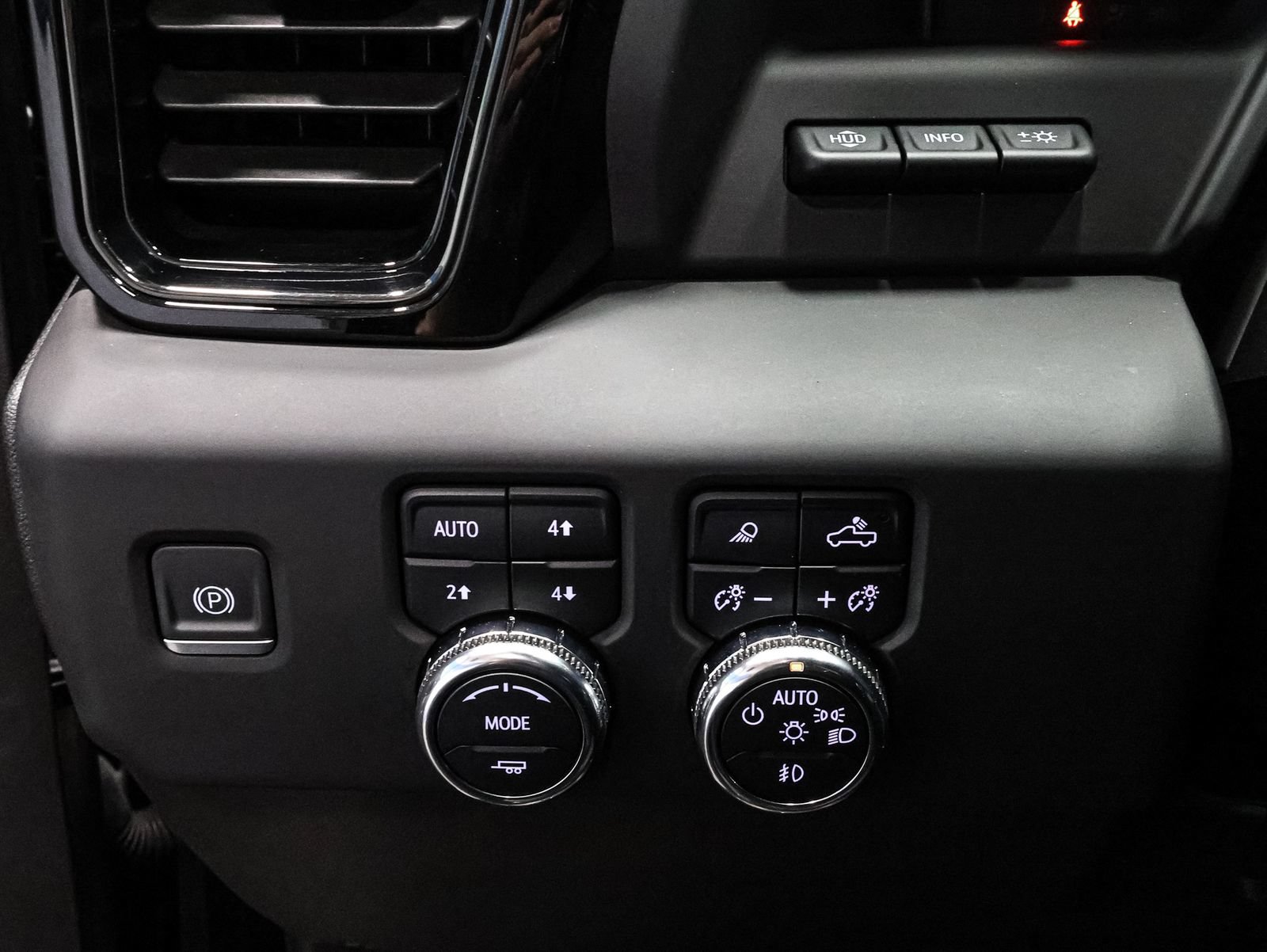Used 2024 GMC Sierra 3500 AT4 w/ Technology Package AWD/4WD image 32