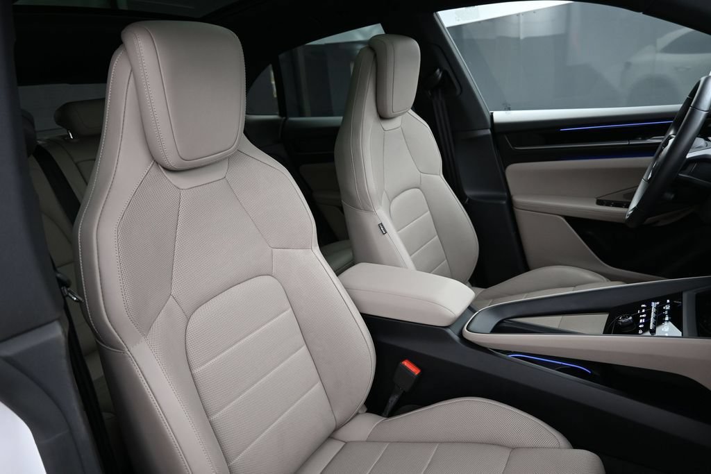 Certified 2025 Porsche Macan Electric RWD image 29
