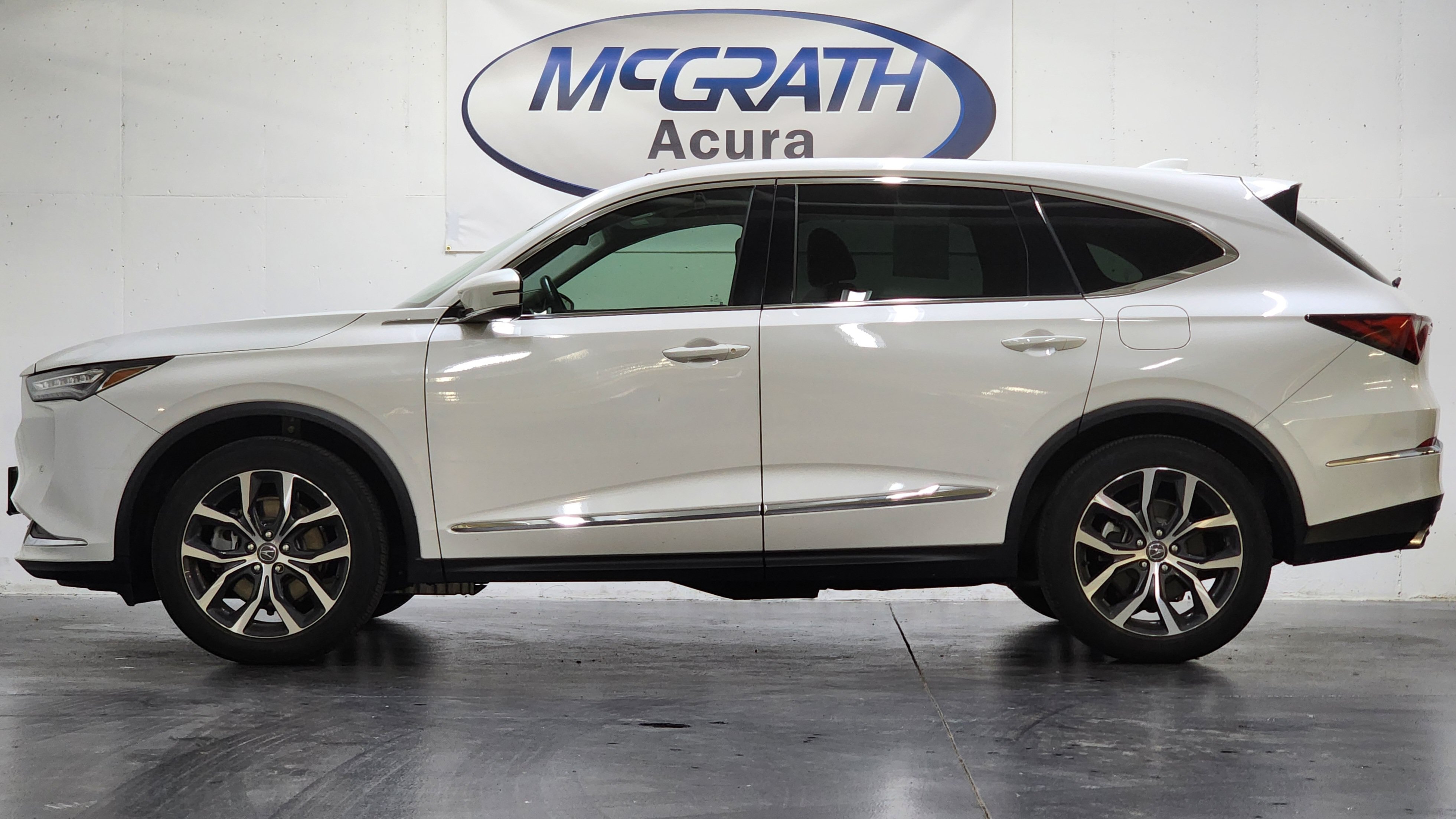 Certified 2023 Acura MDX w/ Technology Package AWD/4WD image 11