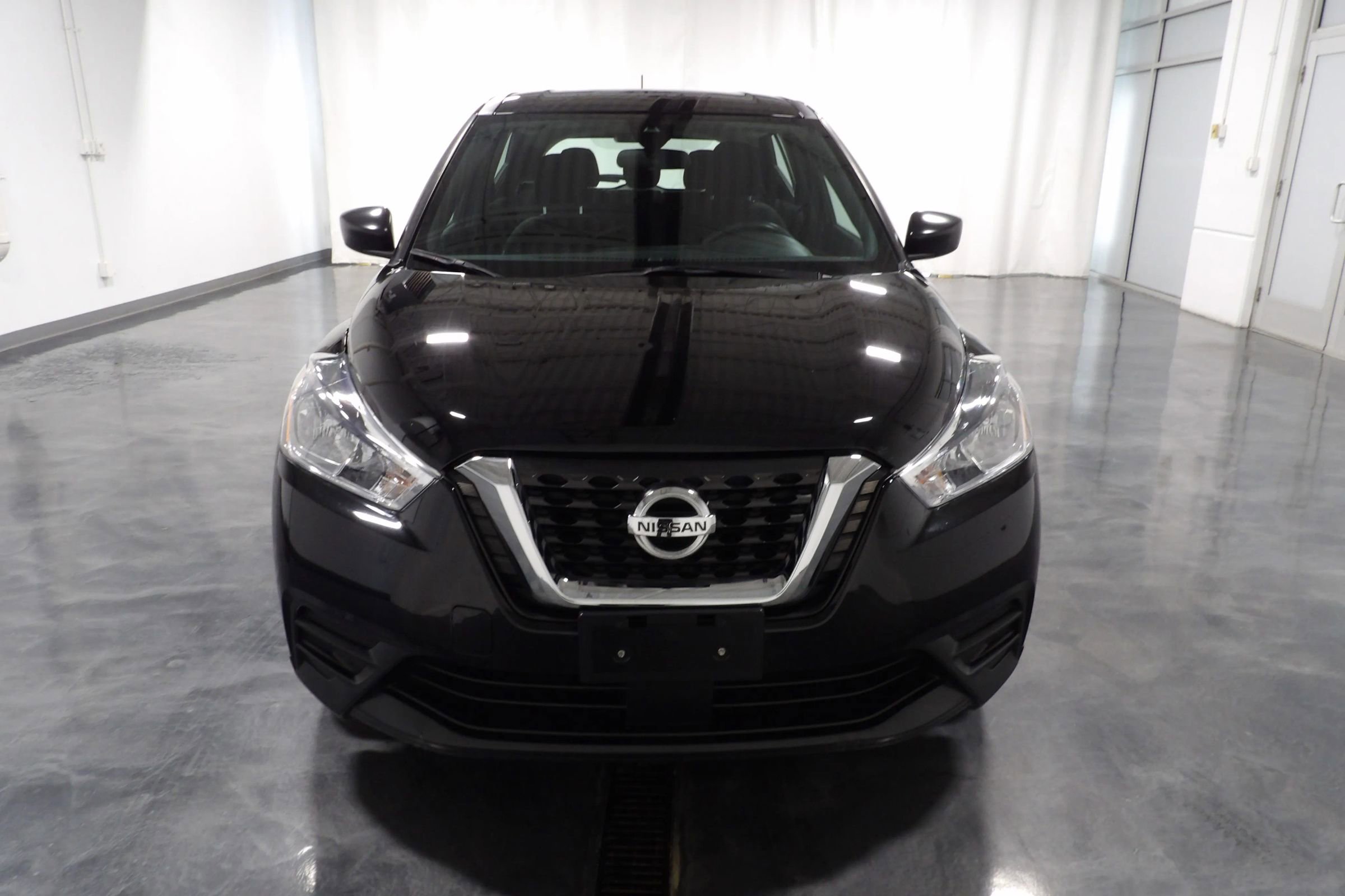 Used 2020 Nissan Kicks S image 2