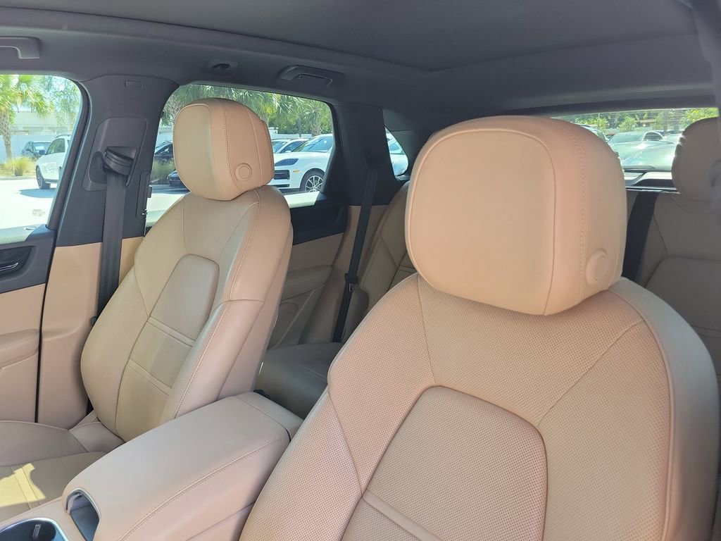 Certified 2020 Porsche Cayenne AWD/4WD image 6