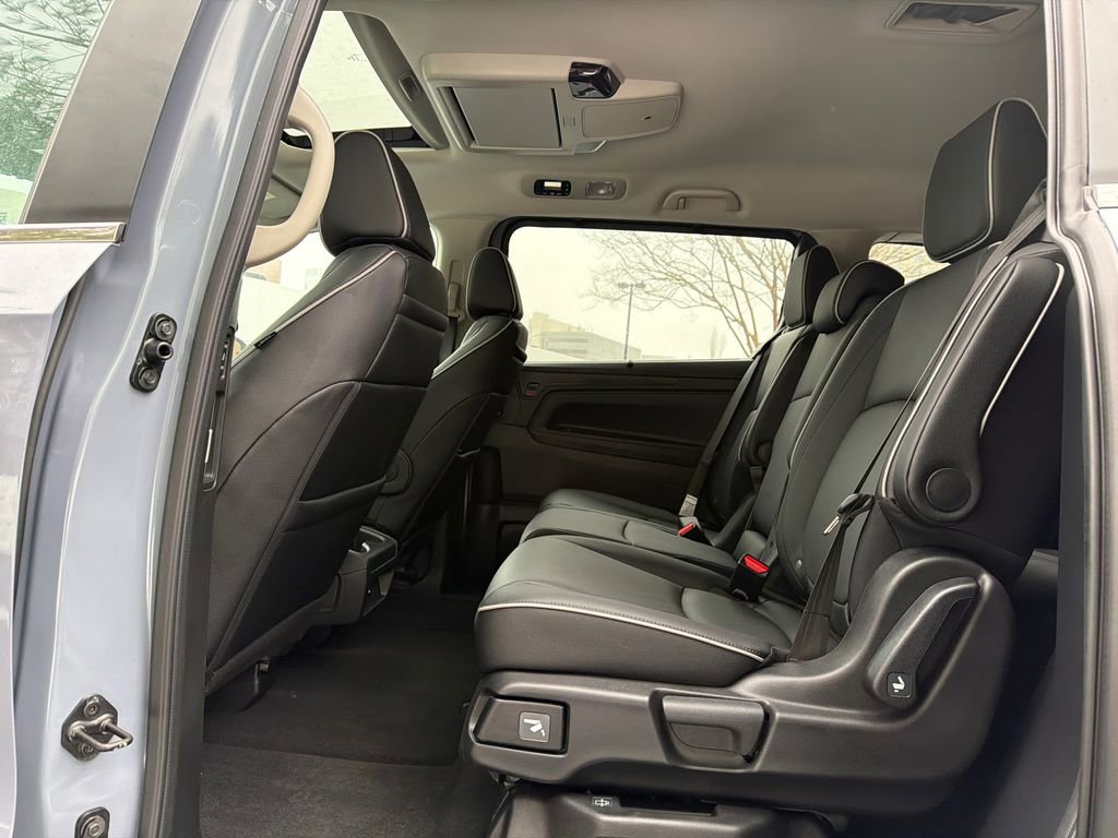 New 2026 Honda Odyssey Touring image 18