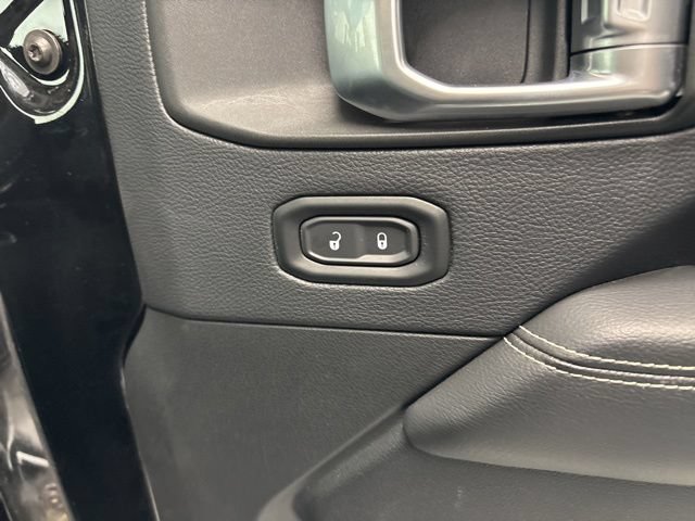 Used 2019 Jeep Wrangler Unlimited Sahara AWD/4WD image 26