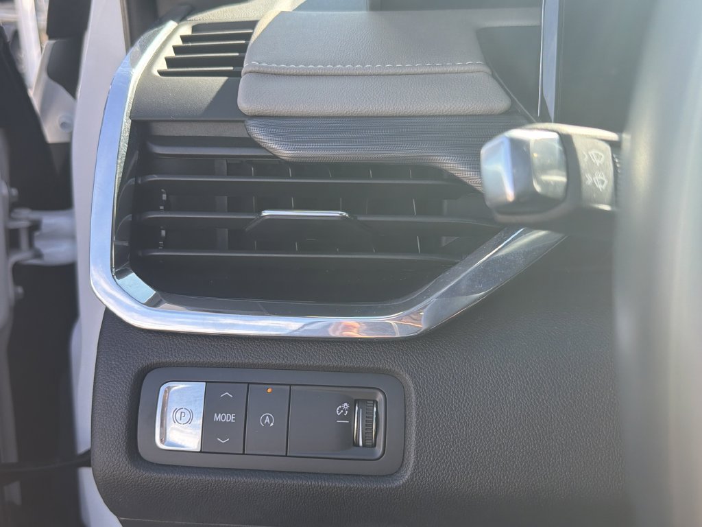 Used 2026 GMC Acadia Elevation w/ Elevation Premium Package FWD image 19
