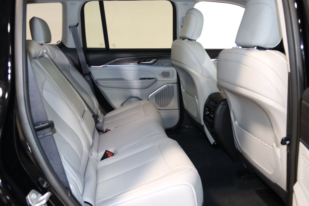 Used 2023 Jeep Grand Cherokee Overland AWD/4WD image 75