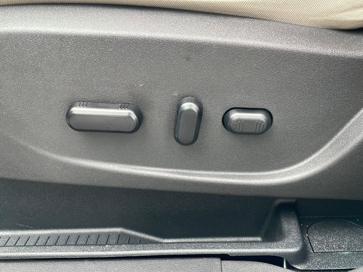 Used 2019 Ford Escape SEL FWD image 11