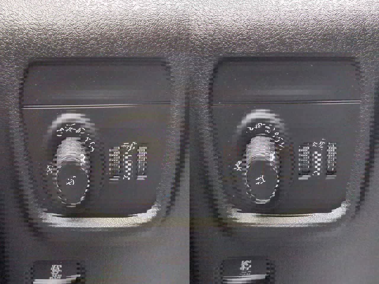 Used 2023 Jeep Grand Cherokee Limited RWD image 18