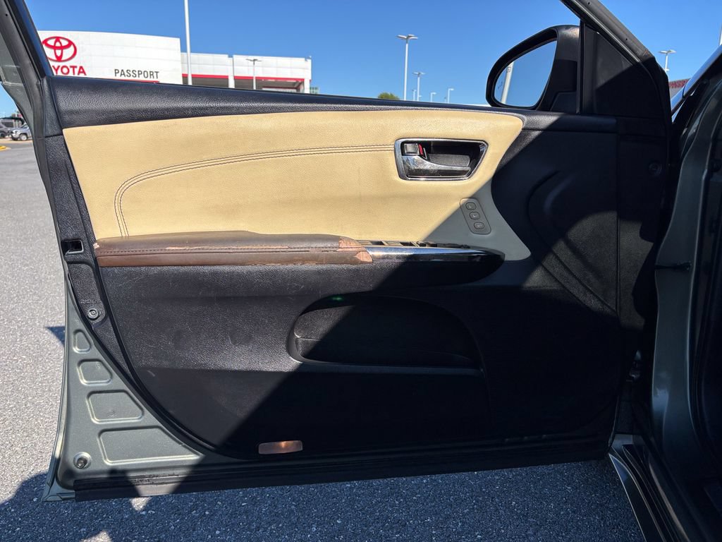Used 2013 Toyota Avalon Limited FWD image 17