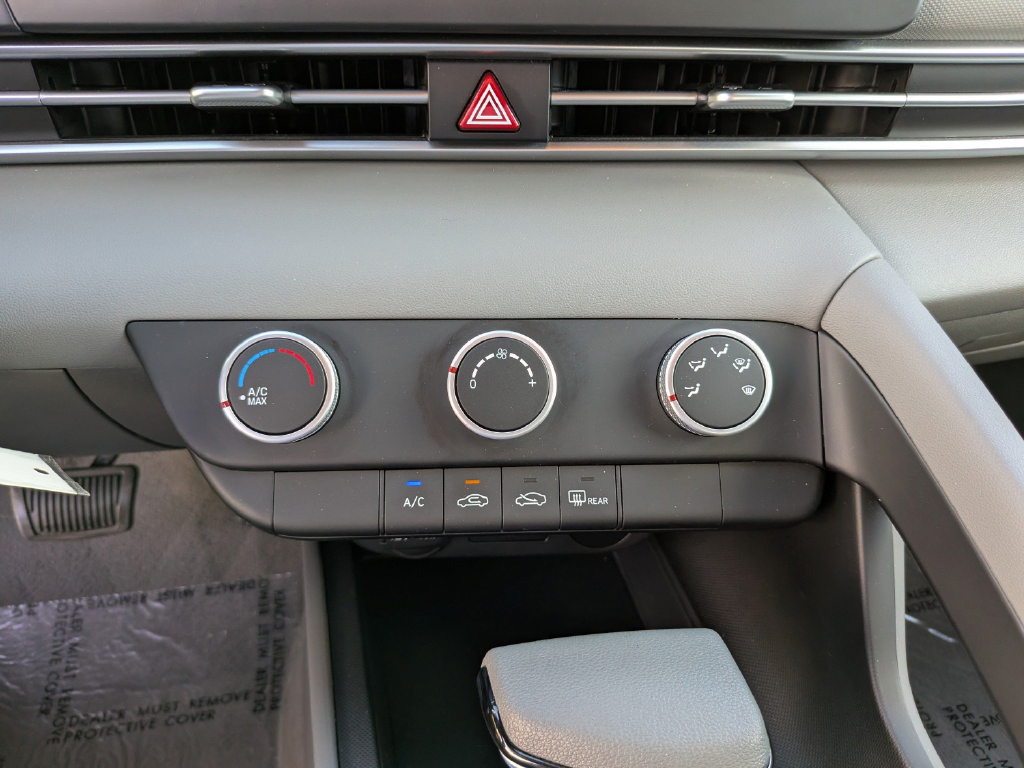 Used 2024 Hyundai Elantra SE FWD image 19