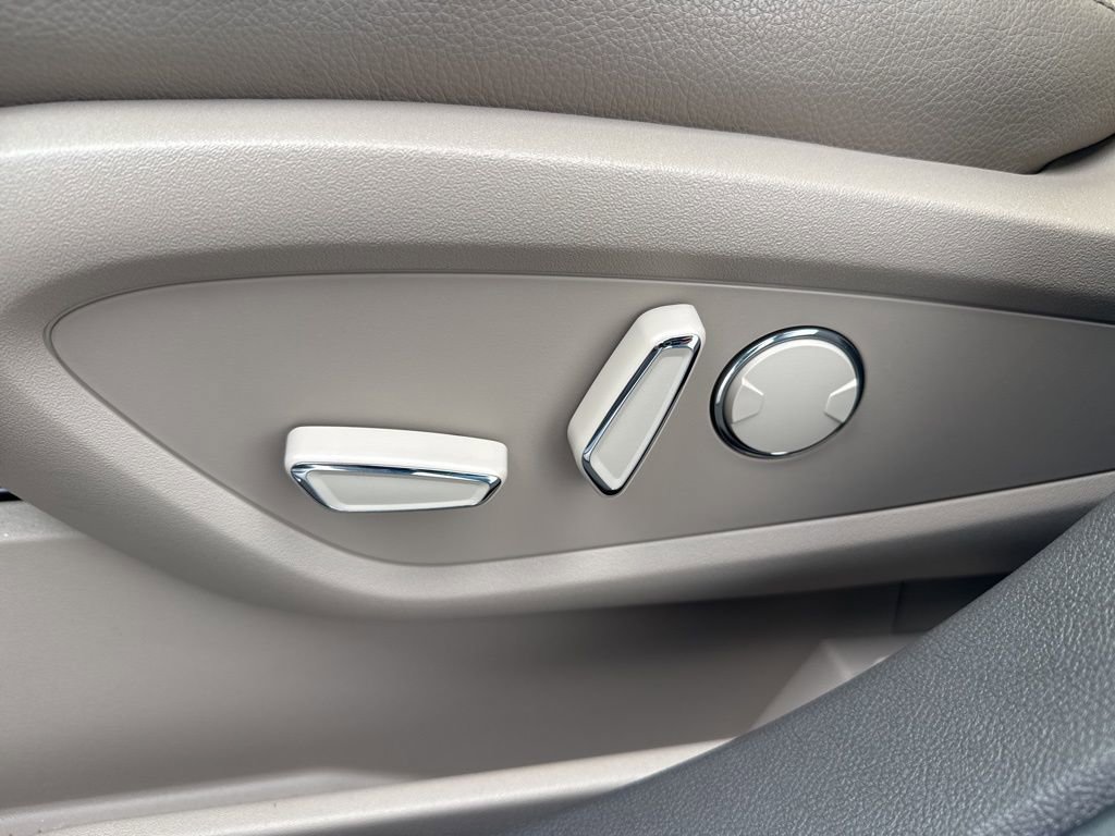 Certified 2023 Lincoln Nautilus AWD image 25