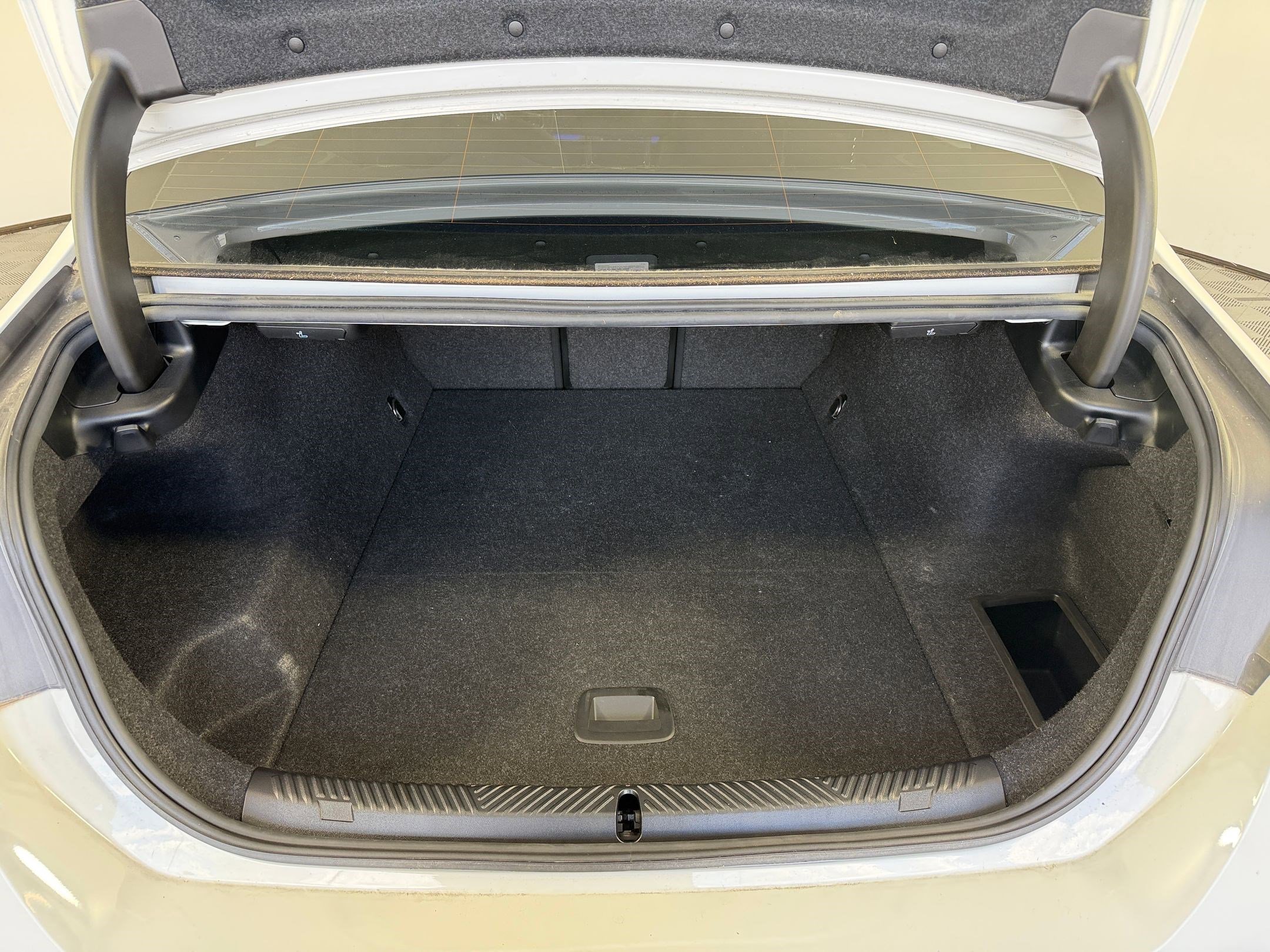 Used 2024 BMW i5 eDrive40i w/ M Sport Package RWD image 30