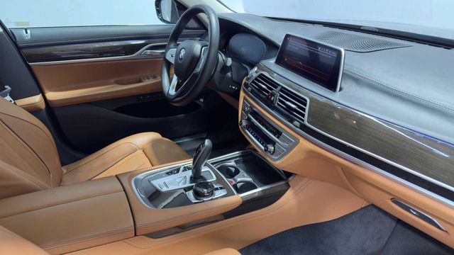 Used 2020 BMW 740i w/ Premium Package RWD image 13