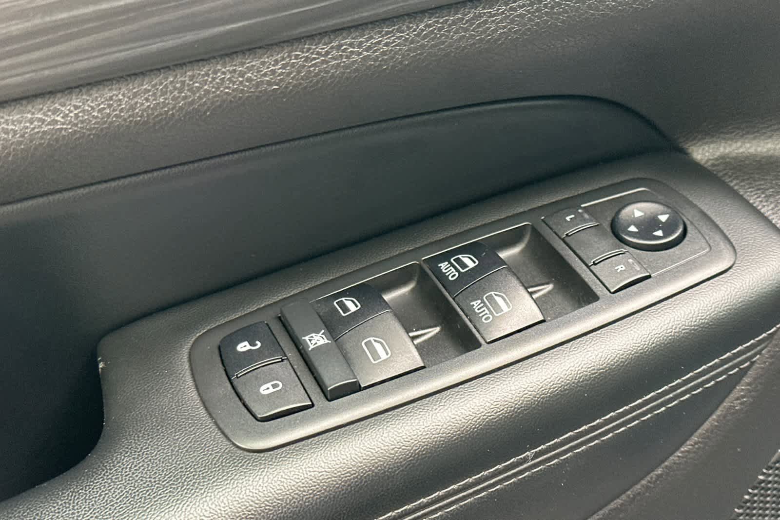 Used 2019 Jeep Grand Cherokee Altitude AWD/4WD image 13