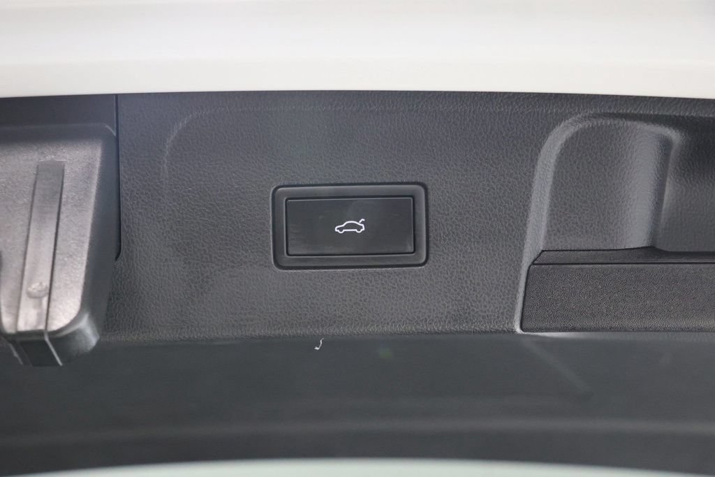 Used 2025 Volkswagen Atlas SE FWD image 36