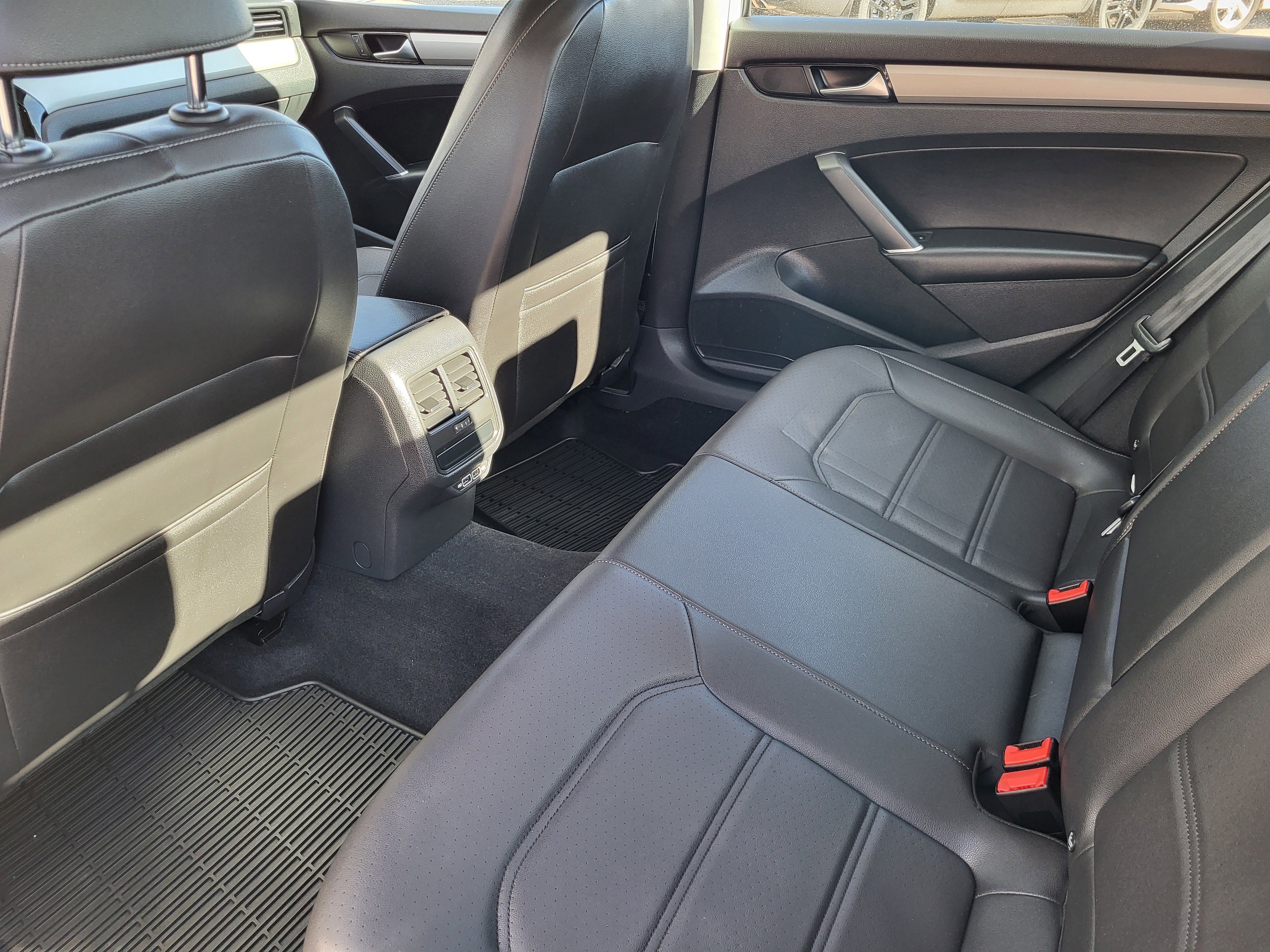 Used 2020 Volkswagen Passat 2.0T SE image 8